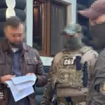 СБУ: Чиновника МЗС викрили у продажу українських паспортів росіянам для…