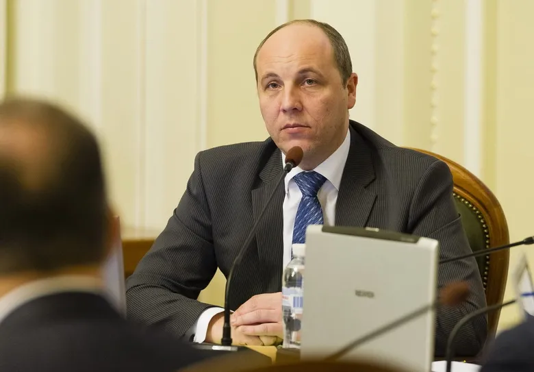 Підозрюваний у вбивстві Парубія визнав свою провину, хоче на обмін
