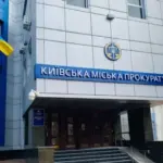 Адвокат організував виїзд розшукуваного чоловіка за 34 тисячі євро –…