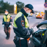 Як водієві слід відповідати на каверзне запитання поліцейського після зупинки:…