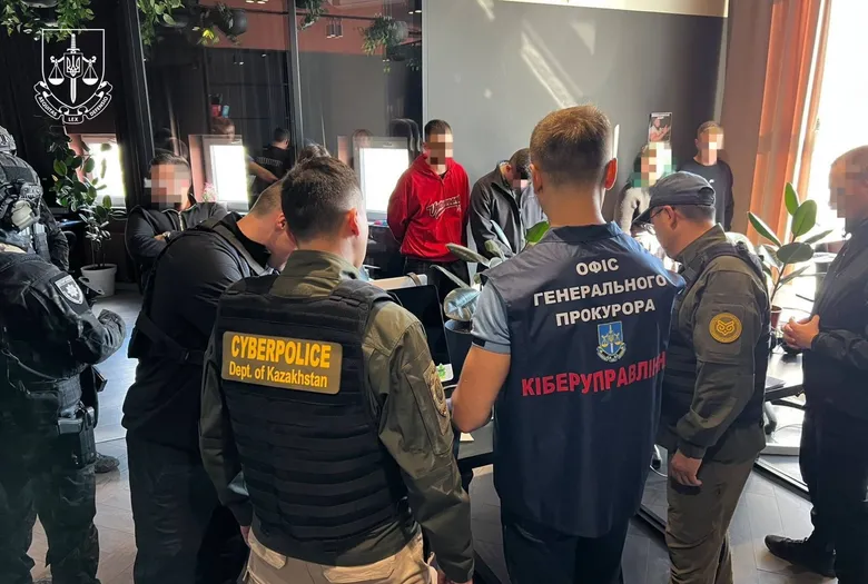 Поліція викрила шахрайський call-центр, який ошукав 4500  громадян ЄС та Азії на 186 млн грн