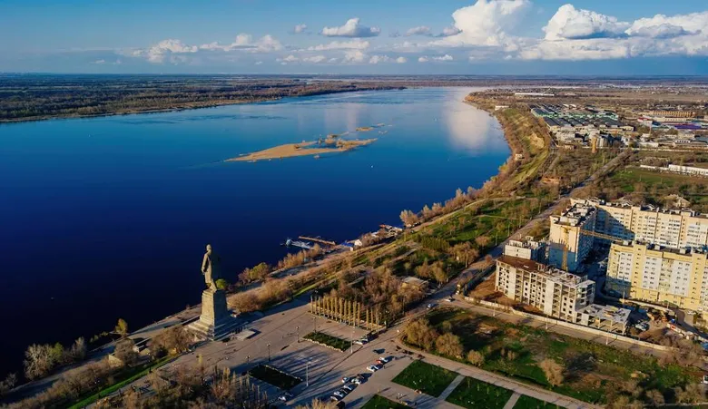 Дрони залетіли до Волгограда. Росіяни заявили про понад десяток вибухів
