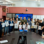 Дітей на Херсонщині змушували малювати портрети окупанта, який розповідав про…