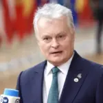 Літак з президентом Литви не приземлився вчасно через рекламний дрон
