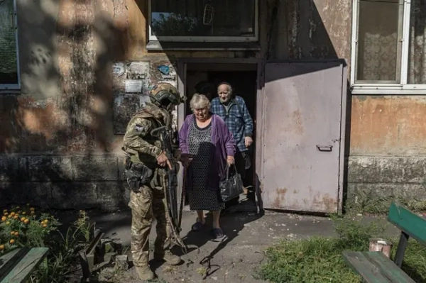 З міста Добропілля евакуюють мирних жителів через наближення фронту