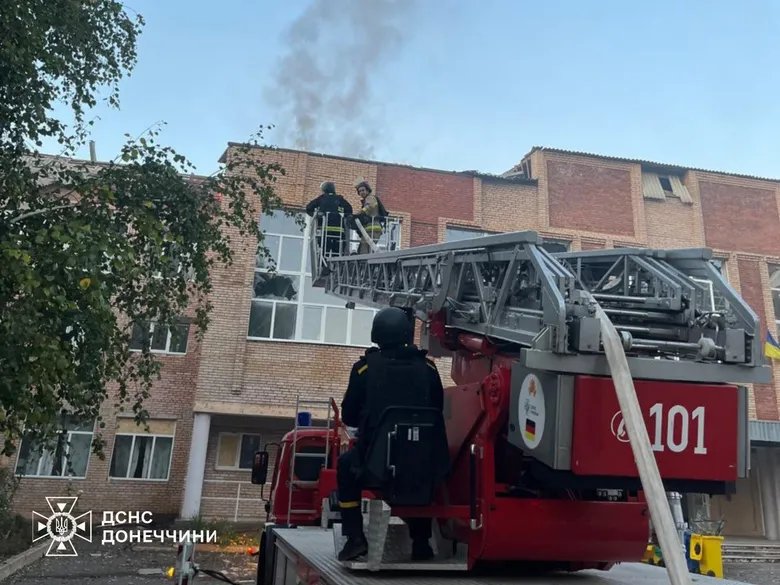 Росіяни атакували дронами рятувальників у Краматорську, які тушили пожежу – фото
