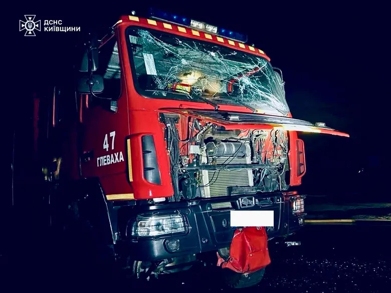 Росія атакувала рятувальників на Київщині, коли ті гасили пожежу після попереднього удару