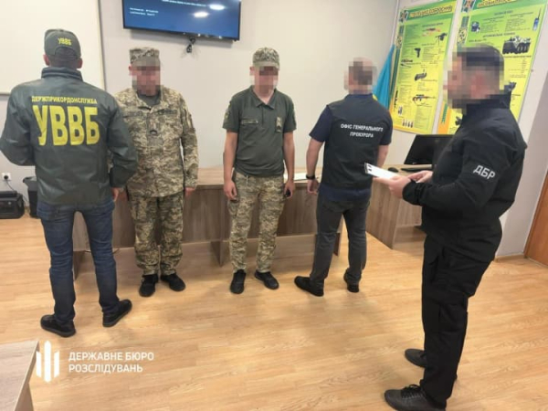 Щонайменше 80 призовників звільнено за кордон: затримано п'ятьох прикордонників