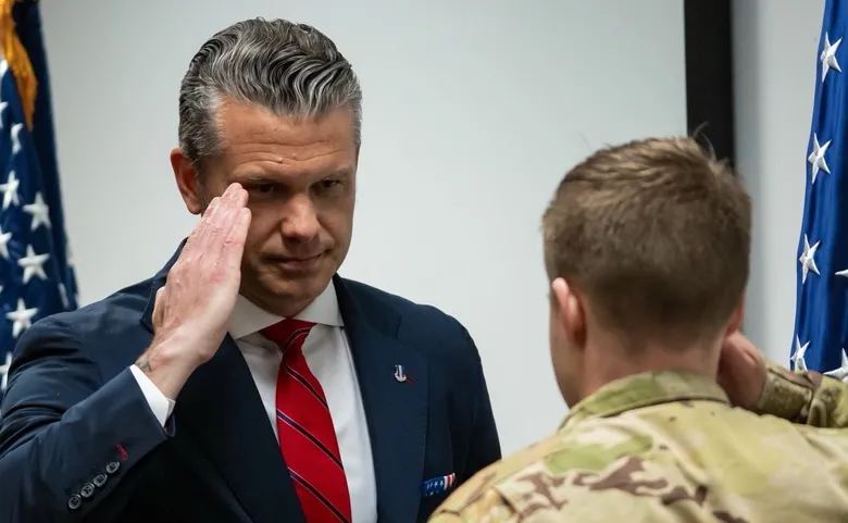 WP: Глава Пентагону терміново скликав сотні офіцерів США по всьому світу для зборів