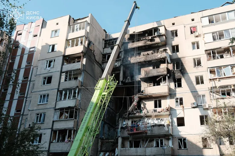 У Києві відомо про 20 постраждалих внаслідок обстрілу РФ. Під завалами можуть бути люди
