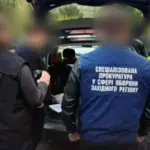 Допомогли з відстрочкою від мобілізації та виїзду за кордон: викрито…