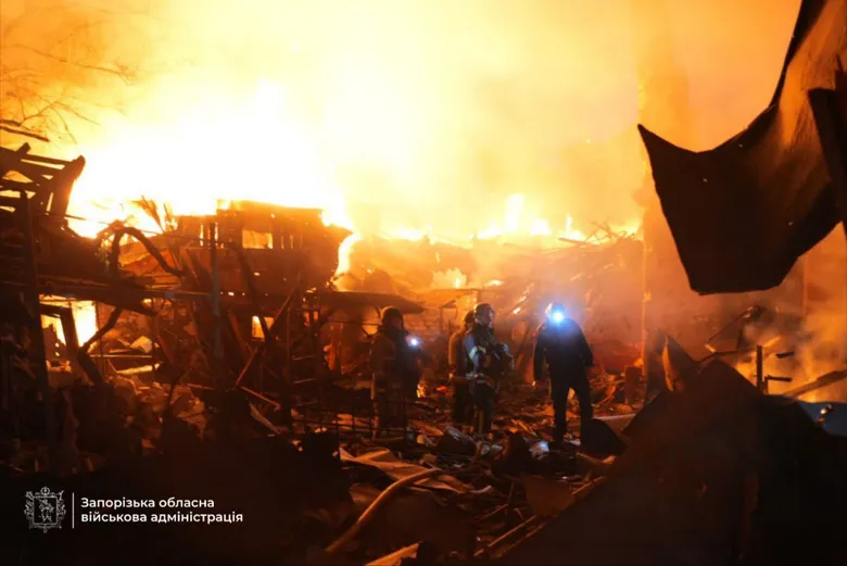 Росіяни ударили по Запоріжжю. Загинула людина, 13 поранених виникли пожежі – фото