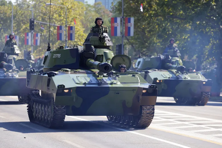У Сербії пройшов військовий парад із танками з Росії та винищувачами з Франції – фото