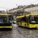 У Львові чоловік випав з переповненого автобуса та отримав серйозні…