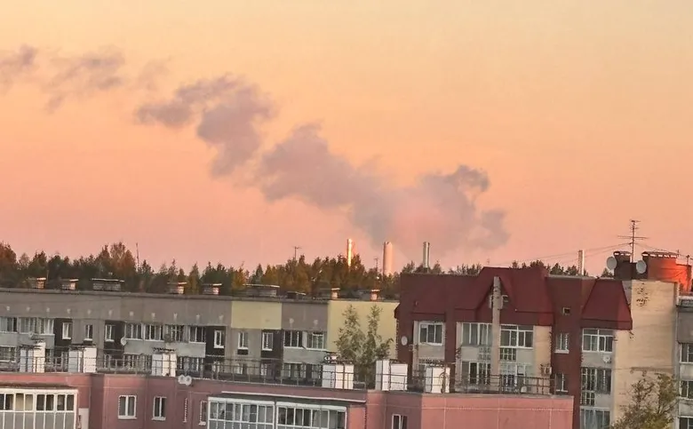 У Ленінградській області та Смоленську лунали вибухи: сталася пожежа на судні – відео