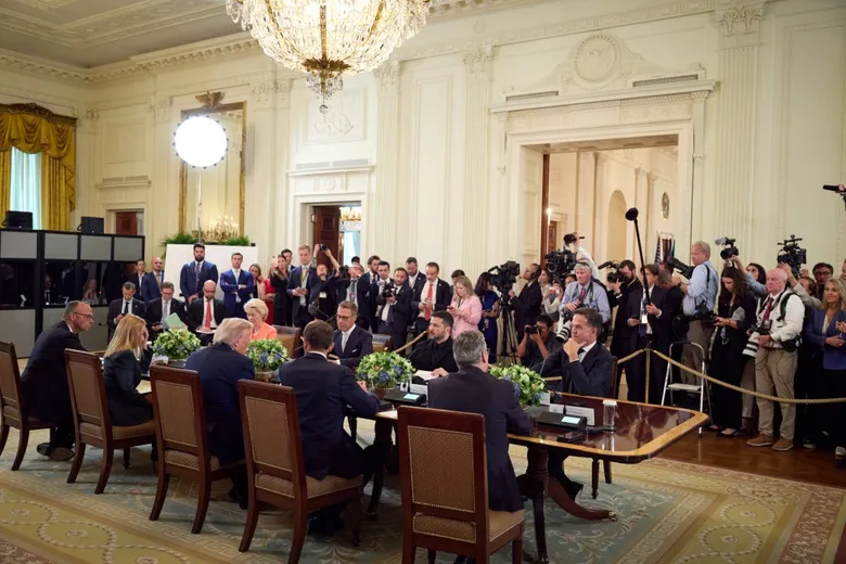FT: Європейські лідери розділилися на три групи щодо гарантій безпеки для України