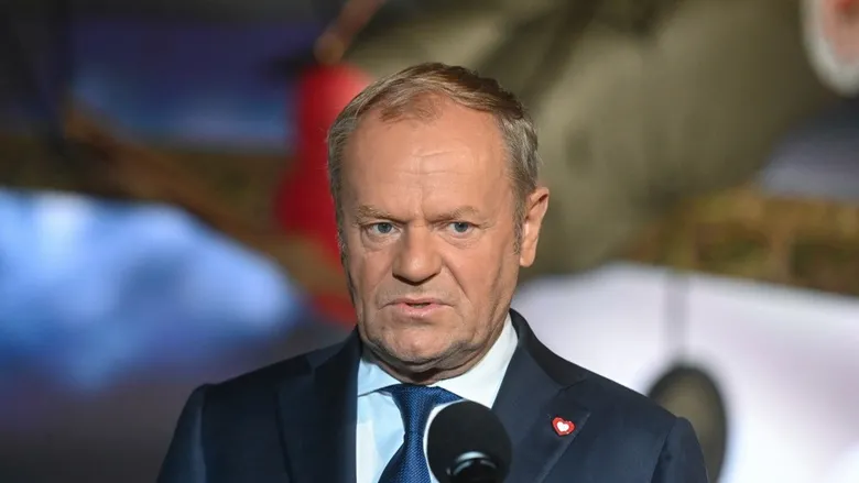 Безпечне небо над Україною не має ставити під загрозу безпеку Польщі – Туск