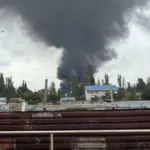 Пожежа на нафтобазі у Феодосії. Росіяни стверджують про «невдалі зварювальні…