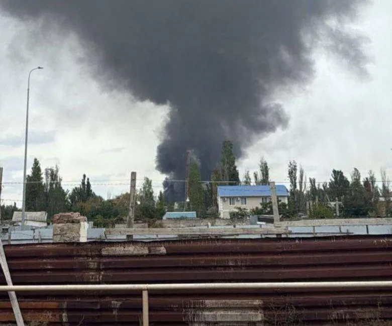 У Феодосії пожежа на нафтобазі. Росіяни заявили про 