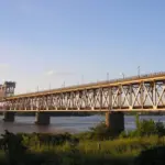 Російська армія атакувала міст через Дніпро в Кременчуці