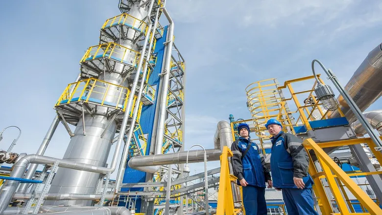 Дрони СБУ уразили один з найбільших у РФ нафтопереробних і нафтохімічних заводів – джерело