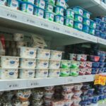 Цей фрукт не можна їсти з йогуртом: ви робите це…