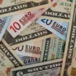 Курс долара на початку жовтня: чи досягне він значної позначки?