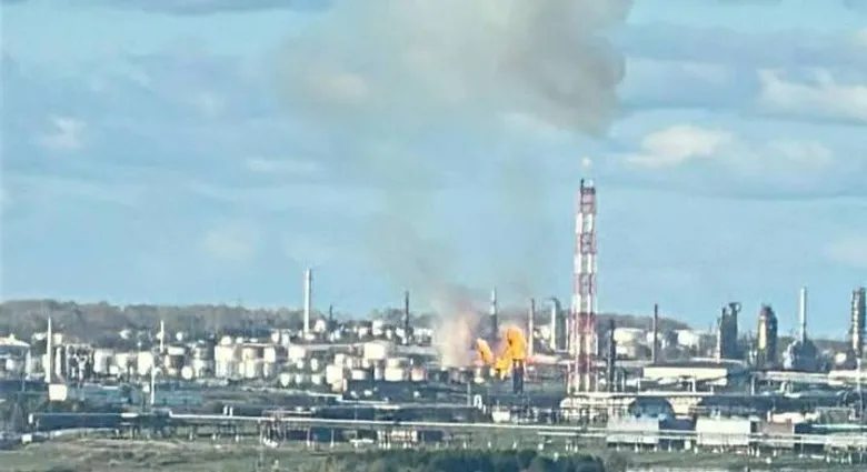В Уфі сталася пожежа на нафтопереробному заводі після атаки дронів – відео