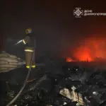 Росія обстріляла завод у Дніпрі. Сталася пожежа – фото