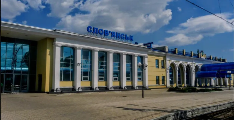 Через атаку Росії знеструмлено залізницю під Слов'янськом, затримують потяги