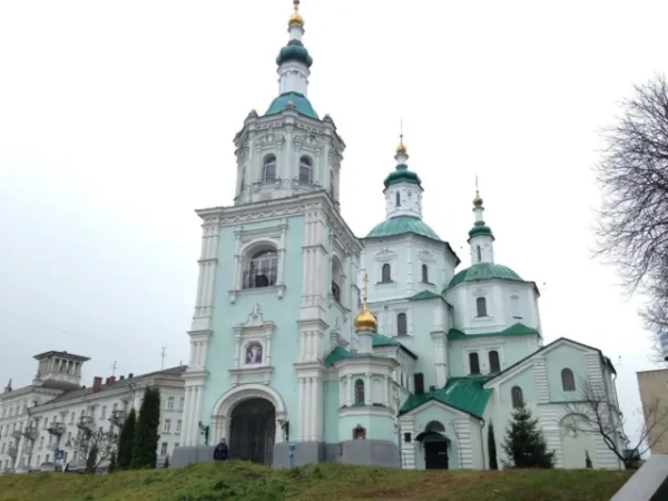 Храм із дзвіницею, який був збудований пізніше