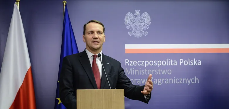 Вторгнення дронів у Польщу було перевіркою Росії для НАТО – Сікорський