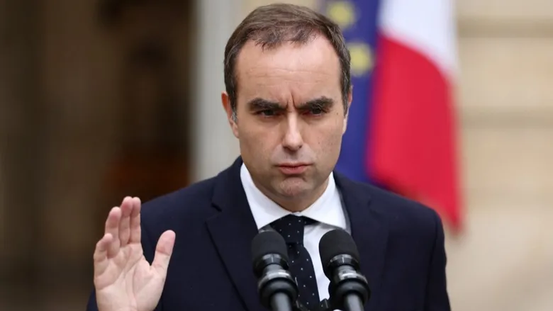 Макрон дав завдання прем'єру Лекорню, який подав у відставку