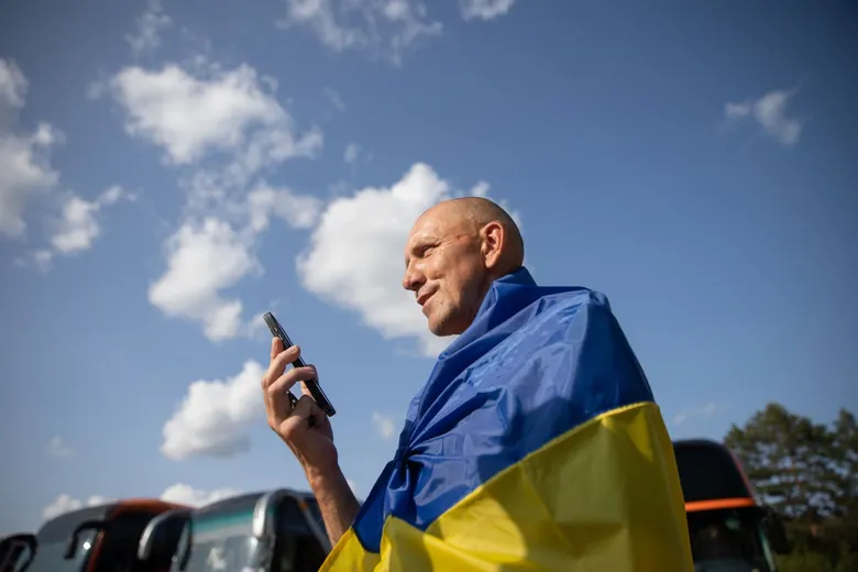 Зеленський підписав закон про щомісячні виплати 50 000 грн військовим, які повернулися з полону