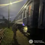 В Івано-Франківській області “замінували” поїзд, рух залізниці призупинено – поліція