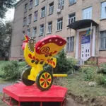 У Києві біля Державного музею іграшки відкрили арт-об'єкт «Яворівський птах»