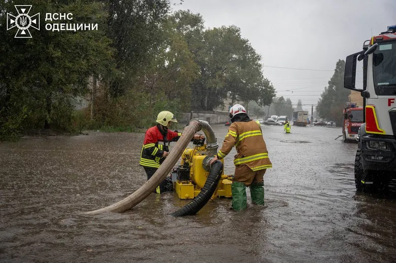 Зеленський доручив провести перевірку в Одесі після зливи, яка призвела до загибелі людей