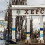 Окупанти атакували центральний район Херсона: 55-річний чоловік та 20-річна жінка…