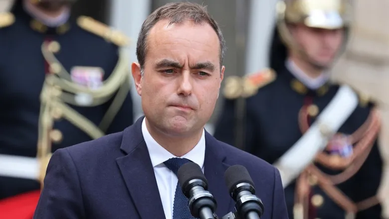 Премʼєр-міністр Франції подав у відставку. Він був на посаді менш як місяць