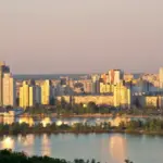 Росія масовано атакувала Київ ракетами та безпілотниками: лівий берег залишився…