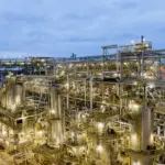 Сили оборони завдали удару по найбільшому російському нафтопереробному заводу, судну…