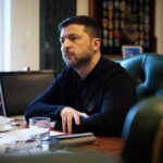 Зеленський позбавив громадянства “осіб з російськими паспортами”: ЗМІ назвали ім'я…