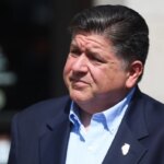 ICE в Чикаго: Трамп угрожает посадить Джей Би Прицкера и…