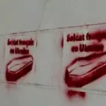 Трьох молдован судитимуть у Франції за графіті на трунах “французьких…