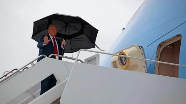 Президент США Дональд Трамп 12 жовтня сяде на борт літака Air Force One для поїздки на Близький Схід.