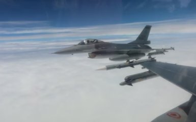 Близько двох сотень китайських бойових авіасуден залучені до тренувань біля Тайваню.