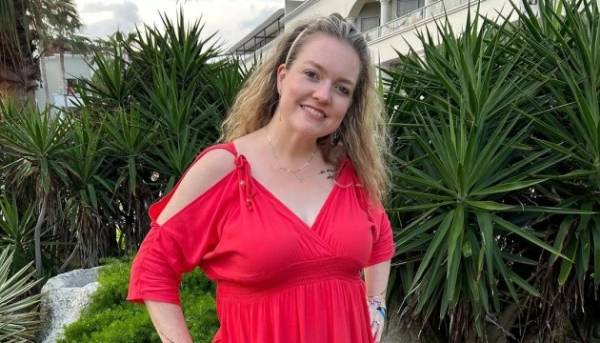 Коллін Гувер, авторка, поділилася історією про рак