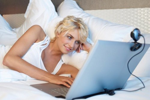 Ніч у Мережі: чим зайнятися? Поради віртуальної блондинки