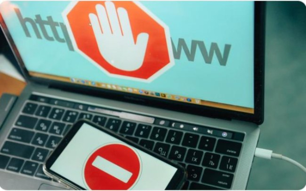 Про що не можна розповідати у соціальних мережах і чому?