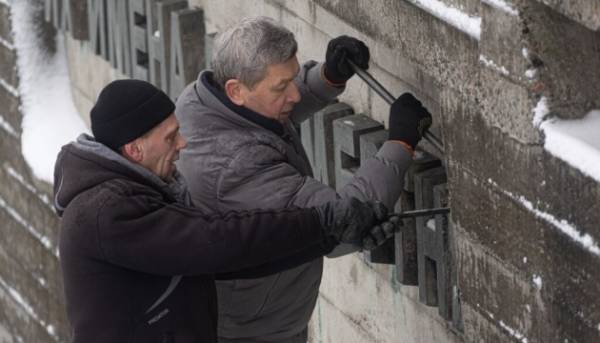 Військовий музей позбувся російських написів у скульптурній залі.